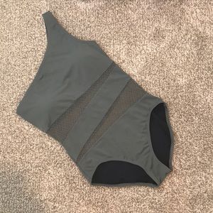 One piece sporty swimsuit, size 10